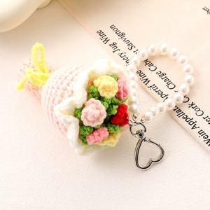 Llavero de macramé hecho a mano para mujer, con cadena de perlas, regalos de boda, flores de ganchillo, para decoración de teléfono de niña - Product Image 6