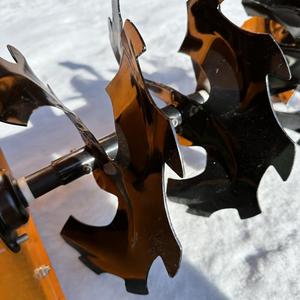 Souffleuse à neige industrielle certifiée CE, directement de l'usine |   Télécommande portable triangulaire à chenilles à essence en acier inoxydable de haute qualité 10 - Product Image 5