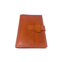 Porte-passeport personnalisé en cuir véritable fait main de luxe avec fermeture à boucle, logo personnalisé et multi-usages - Marque SAKANU