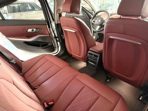 Voiture d'occasion - Modèle 2022, <span class=keywords><strong>BMW</strong></span> I3 <span class=keywords><strong>EDrive</strong></span> 35L, Transmission automatique, Version purement électrique - Product Image 4