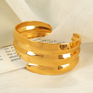 Brazalete de Moda Chapado en Oro, Acero de Titanio en Forma de C, Ajustable, Joyería Unisex - Product Image 1