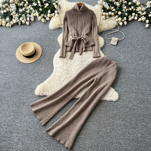 Conjunto <span class=keywords><strong>de</strong></span> punto <span class=keywords><strong>de</strong></span> 2 piezas para <span class=keywords><strong>mujer</strong></span>, otoño-invierno: Top <span class=keywords><strong>de</strong></span> cuello alto con trenzas y pantalones acampanados acanalados con cinturón. - Product Image 1