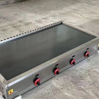 Plaque de cuisson commerciale en acier inoxydable de 1200mm à 4 brûleurs Grand équipement de cuisson