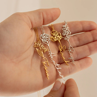 Collier personnalisé avec pendentif fleur botanique du mois de naissance EMANCO, en acier inoxydable plaqué or, avec nom personnalisé pour femmes