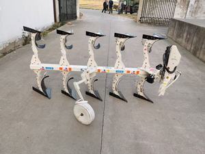 Umkehrpflug mit Hoher Produktivität, 4-Reihiger Diesel-Traktorpflug aus Stahl für die Landwirtschaft - Product Image 6