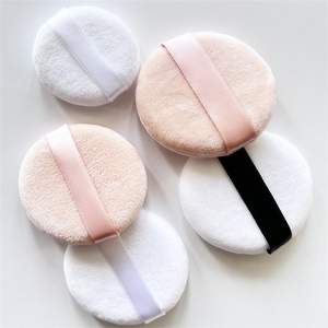 Houppette <span class=keywords><strong>de</strong></span> maquillage ronde douce pour poudre fixatrice, en gros, houppette moelleuse pour poudre libre, logo personnalisé avec ruban - Product Image 4