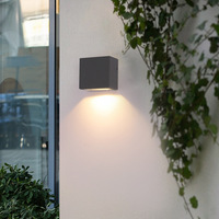 Applique murale LED moderne et minimaliste personnalisée pour extérieur, cour, hôtel, villa, allée, en aluminium à double tête COB