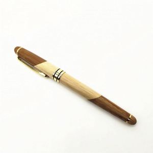 Stylo plume de luxe en iridium avec gravure personnalisée - Cadeau d'écriture élégant pour hommes et femmes - Product Image 4