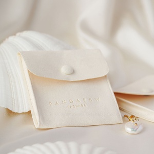 Pochette à bijoux en microfibre PandaSew avec rabat et bouton pression, personnalisable avec logo, pour emballage de bijoux - Product Image 3