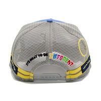 Vente en gros de casquettes de sport pour enfants Oem Casquettes de camionneur brodées personnalisées en tissu uni vierge en coton à 5 panneaux à bord incurvé