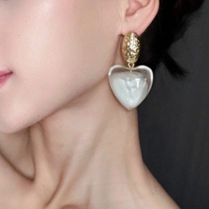 Pendientes de Resina en Forma de Corazón con Aleación de Zinc, Chapados en Oro, Joyería de Moda para Mujer 2026 - Product Image 3