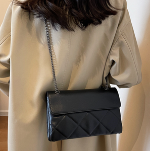 Bolso de Hombro Clásico para Mujer, de PU, con Cadena Inclinada, Color Sólido - Product Image 1