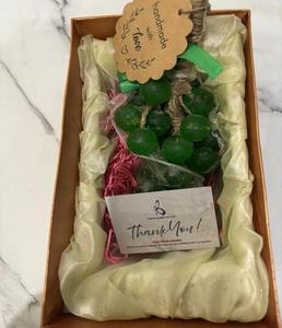 สบู่ผลไม้คริสตัลสมุนไพรทำมือระดับพรีเมียม กล่องของขวัญสำหรับผู้หญิง สบู่ก้อน DIY ตกแต่งรูปผลองุ่น ช่วยให้ผิวขาวกระจ่างใสทุกสภาพผิว - Product Image 5