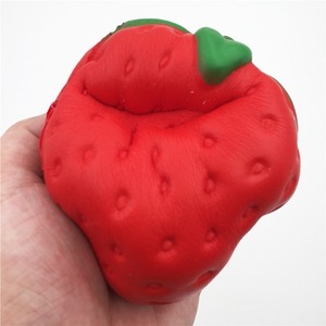 Best-seller transfrontalier : Jouet anti-stress réaliste en caoutchouc souple en forme de grande fraise à récupération lente, taille extra-large - Product Image 4
