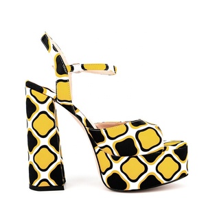 Sandales à talons épais et plateforme haute pour femmes, taille 45, imprimé floral, dessus en soie, chaussures habillées pour femmes, logo personnalisé - Product Image 5