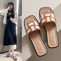 Nouveaux Styles pour Femmes Mode Été Pantoufles Plates en PVC Sandales Antidérapantes à Semelle Souple Confortables pour Femmes