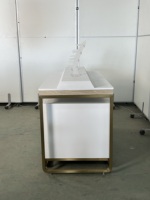 Meuble à lunettes blanc avec finition bois, cadre métallique doré, trois tiroirs, support en acrylique, pour comptoir de magasin d'optique, certifié CE ETL