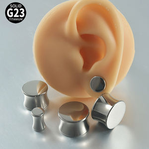 G23 سدادات أذن مزدوجة مضيئة صلبة من التيتانيوم تمتد بمقاييس أذن مطلية بالذهب وموسع بألوان متدرجة ثقب حفلات الزفاف - Product Image 3