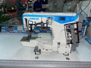 Máquina <span class=keywords><strong>de</strong></span> Coser Industrial <span class=keywords><strong>Jack</strong></span> K5E: Nuevo Modelo <span class=keywords><strong>de</strong></span> 3 Agujas y 5 Hilos con Accionamiento Directo - Product Image 2