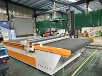 Máquina de Corte CNC de Cama Plana para Papel Corrugado, Embalaje, PVC, Adhesivos, Cartón Espumado, Cuchilla Oscilante, Plotter de Corte Digital