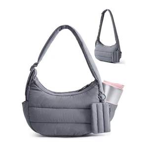 Sac à main hobo léger et moelleux pour femme, à porter en bandoulière - Product Image 3