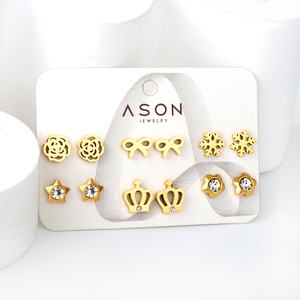 Combinación de 6 Pares |   Corazones |   Perlas |   Anillos para Mujer |   Zirconias |   Estrellas |   Conjunto de Diseños Variados |   Acero Inoxidable con Baño de Oro de 18k - Product Image 6