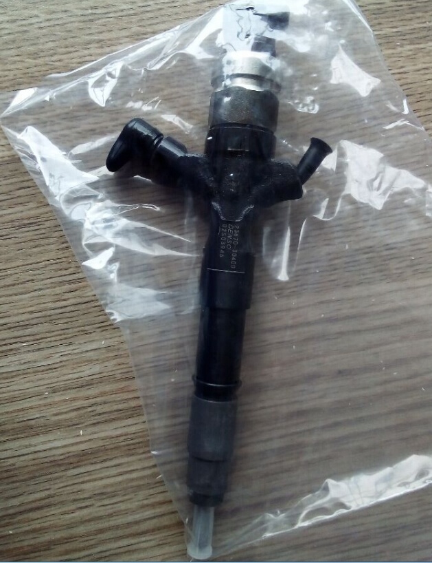 Common Rail Injector 23670-30400 Fuel Injector 295050-0460 295050-0200