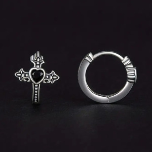 Orecchini a Cuore Mini in Stile Dark per Donne, Design Dolce e Accattivante, Gioielli di Moda per Uso Quotidiano - Product Image 6