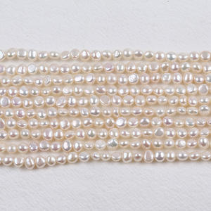 ลูกปัดมุกน้ำจืดธรรมชาติทำมือ DIY ขนาด 4-5 มม. แบบสองด้าน เงา ด้านขาว มีรู วัสดุกึ่งสำเร็จรูป ลูกปัดแบบหลวม - Product Image 1