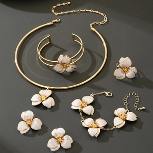 European and American cross-border Korean-style minimalist niche design oil-<b>drop</b> flower <b>earring</b> and necklace set, femme - Product Image 6