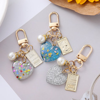 Porte-clés coréen créatif en forme de cœur perlé avec mousqueton et étiquettes métalliques pour décoration de voiture et sac à main – Meilleure vente