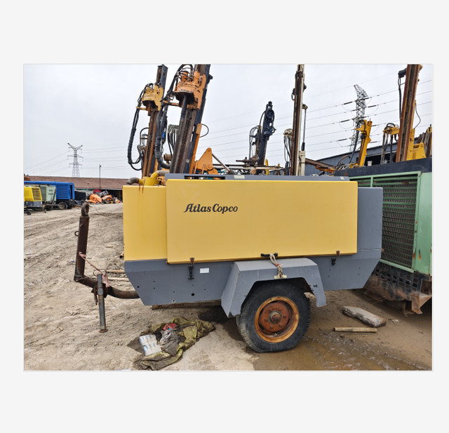 Second-hand Used Atlas Copco 392 Cfm Industrial Mobile Screw Diesel Air Compressor