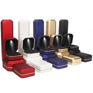 Lussuosa Scatola <span class=keywords><strong>Portagioie</strong></span> Moderna Ottagonale in Plastica con Luce LED e Chiusura a Coperchio Ribaltabile, Confezione per Matrimoni per Anelli e Ciondoli - Product Image 6