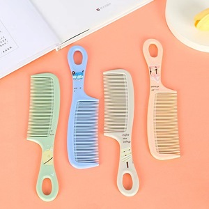 Peine para el cabello de plástico con diseño de dibujos animados, dientes finos y gruesos, mezcla de colores aleatorios para belleza y uso diario - Product Image 4