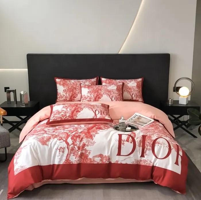 थोक फैशन ब्रांड लाल गुलाबी सूती बिस्तर सेट 4 पीसी लेटर डी हॉर्स फ्लोरल डुवेट कवर सेट किंग क्वीन साइज 4-इन-1