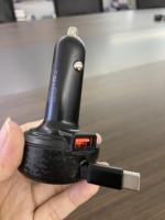 Chargeur de voiture rétractable 48W 2-en-1 avec adaptateur de charge rapide PD et câble USB-C pour téléphone, présenté en boîte.