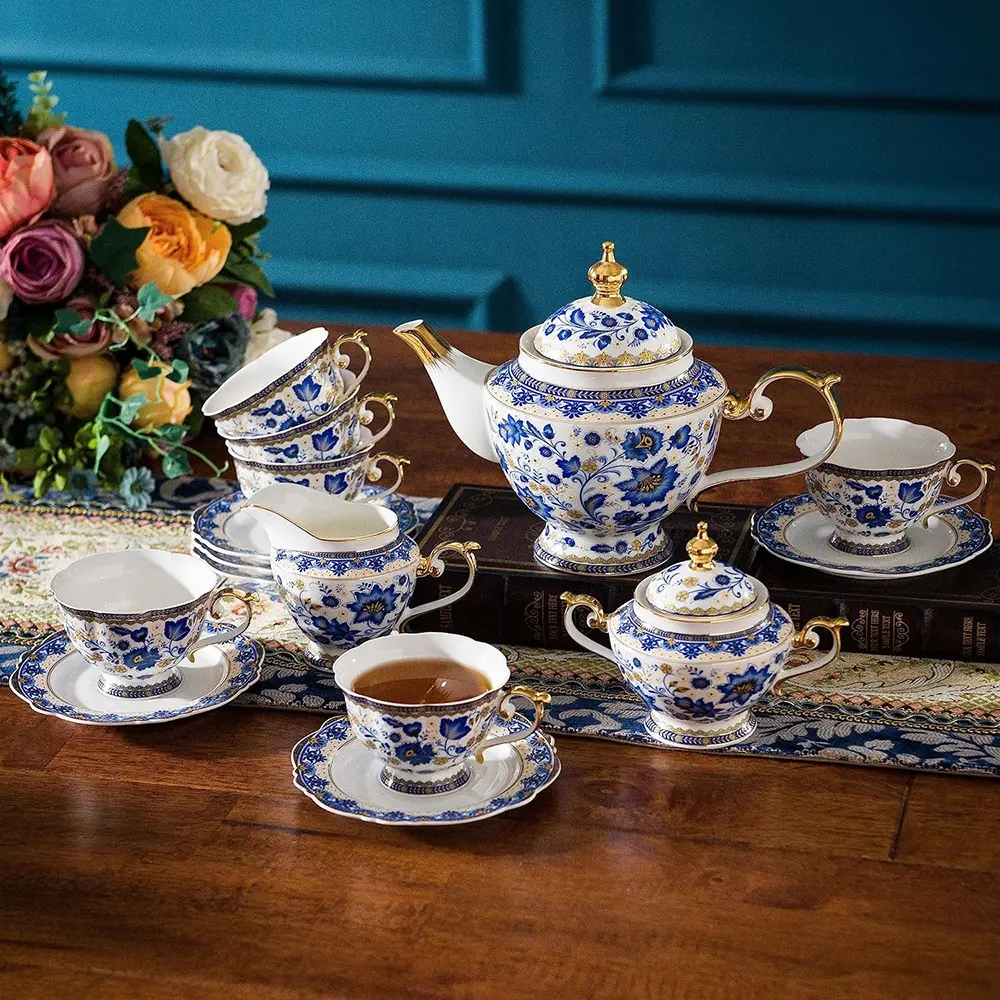 Set da tè in Bone China da 6 tazze e piattini in porcellana blu e bianca Vintage floreale teiera per Tea Party o regali