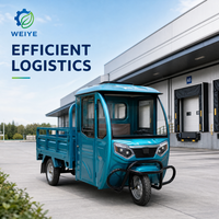 Véhicule de transport de marchandises à trois roues alimenté par batterie avec abri paré-soleil partiel pour la logistique extérieure