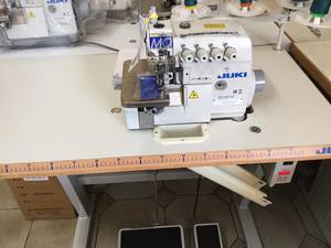 จักรเย็บผ้าอุตสาหกรรมขนาดเล็กสำหรับใช้ในบ้าน<span class=keywords><strong>เสื้อผ้า</strong></span>แกนผ้าเย็บสองเข็ม coverstitch - Product Image 3