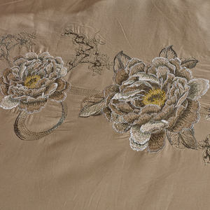 Juego de Sábanas de Cuatro Piezas para Dormitorio, Bordado Noble en Oro Claro, Transpirable - Product Image 4