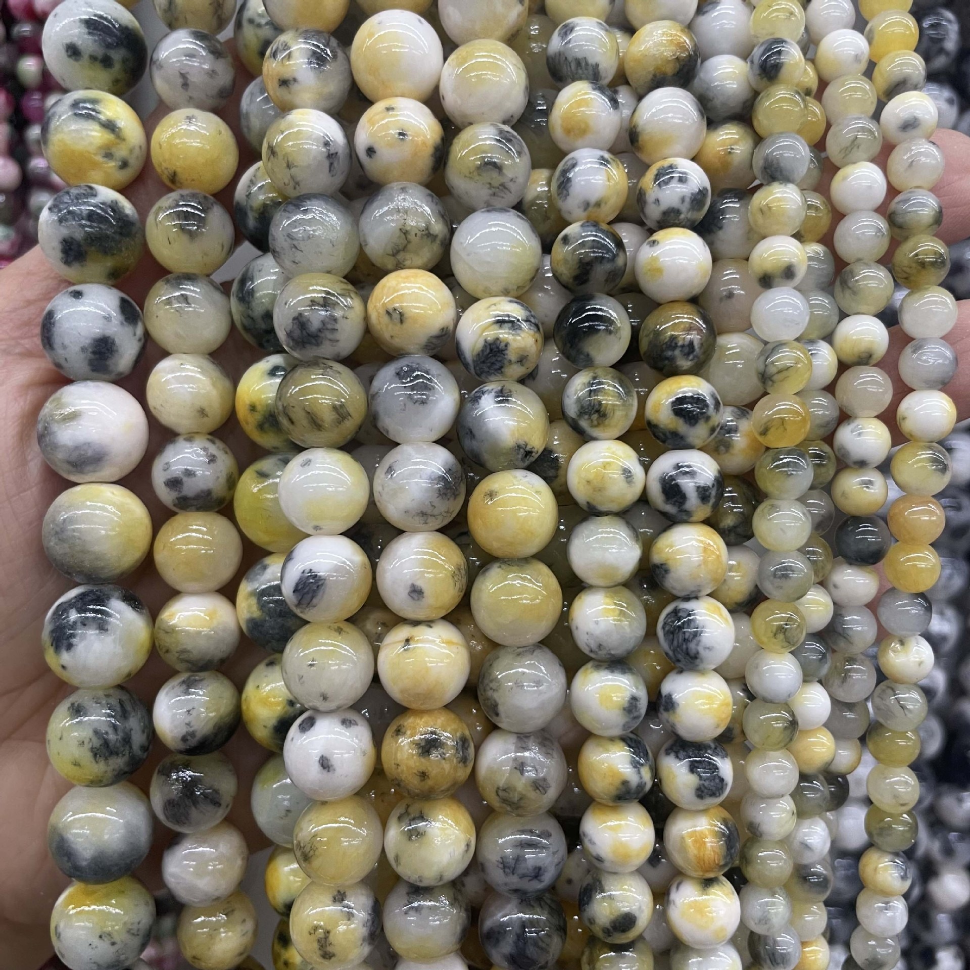 16. Giallo Nero Bianco
