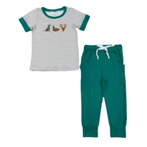 Conjunto de ropa de boutique para niño pequeño al por mayor gris con bordado de rayas blancas de ciervo pato cachorro para otoño pijamas para niño pequeño - Product Image 1