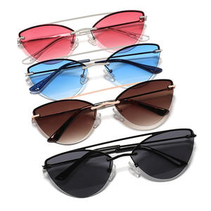 Lunettes de soleil œil de chat en métal style européen et américain, unisexe, protection UV400, tendance, pour le voyage, monture noire, verres PC - Product Image 2