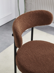JP nordico moderno bianco curvo schienale imbottito accento sedia Design in velluto bouclé <span class=keywords><strong>sedie</strong></span> da pranzo con gambe in metallo nero - Product Image 3