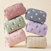 Prix d'usine Trousse de maquillage et de toilette en coton tendance à motifs personnalisés, avec broderie mignonne et motif gingham fruits