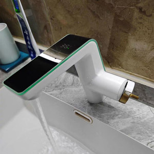 <span class=keywords><strong>Rubinetto</strong></span> da Bagno Moderno di Alta Gamma con Display LED Intelligente e Luce d'Atmosfera, Miscelatore di Lusso in <span class=keywords><strong>Ottone</strong></span> per <span class=keywords><strong>Lavabo</strong></span> e Lavandino - Product Image 3