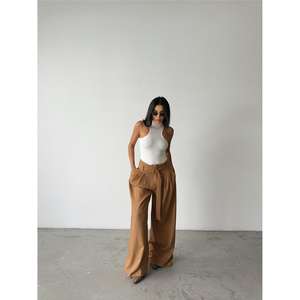 Pantalones Cargo Casuales PALAZZO Beige de Cintura Alta con Cintura Elástica, Tela Transpirable, Estilo Acampanado con Detalle de Cinturón, Talla XL - Product Image 3