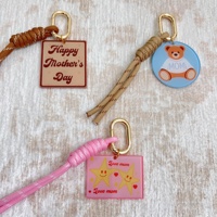 Nouveauté 2026 : Porte-clés pendentif en acrylique à motif rayé et corde, thème Fête des Mères, breloque pour sac fourre-tout et plage