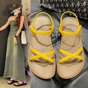 Sandalias de playa romanas de punta abierta para mujer, estilo coreano, planas, con una tira, para verano 2026, moda casual para exterior - Product Image 3