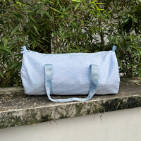 Sac polochon en seersucker bleu pour bébé Bagage portable Sac à main à rayures tendance Lot de 25 pièces GA Entrepôt Sac de voyage pour enfants DOM106-1494
